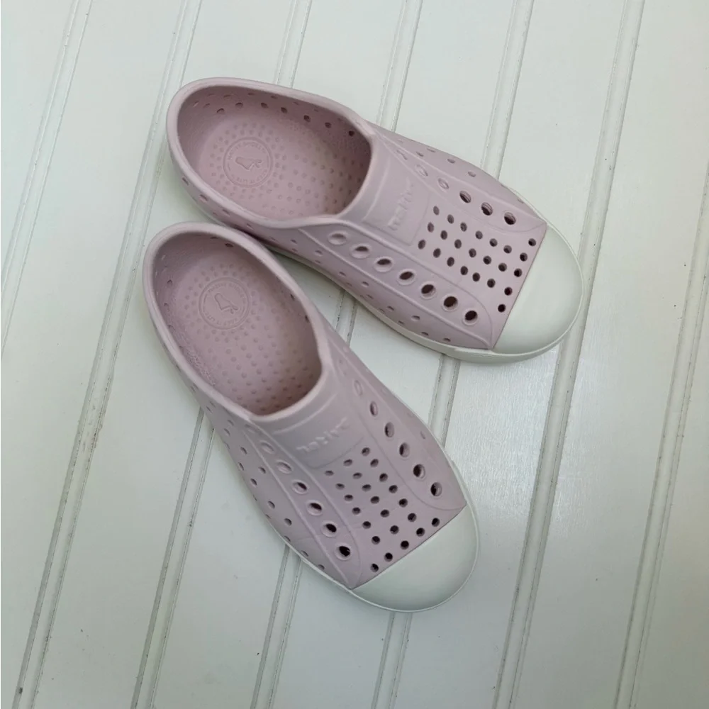 Native Kids Slip-On Water Shoes in Pale Pink with White Toe